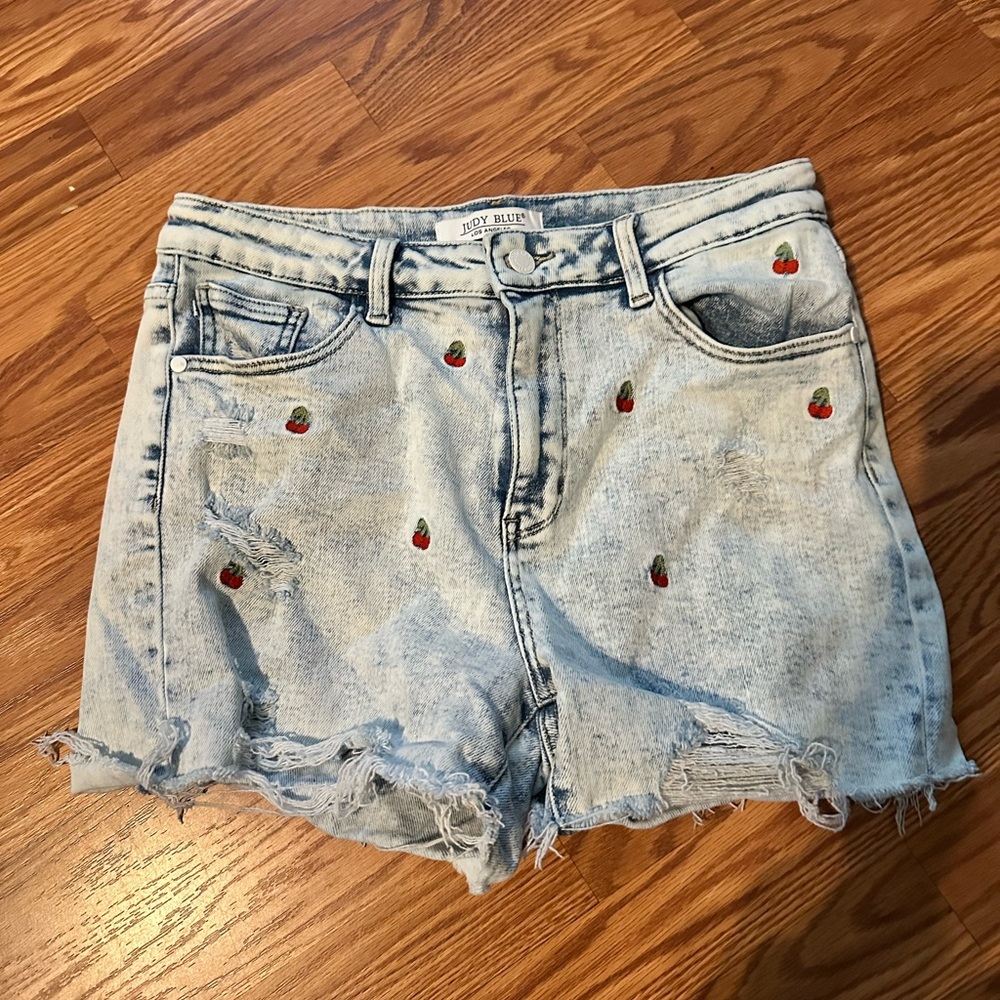 Judy Blue Distressed Denim Shorts with Cherry Embroidery Sz L